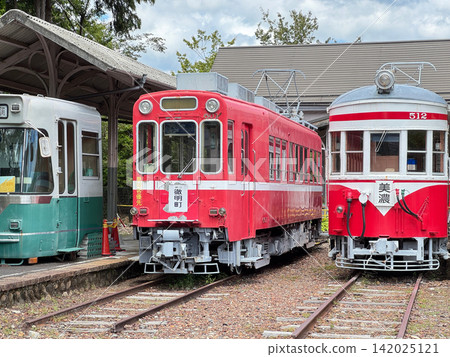 A Meitetsu Type Mo600 electric train (center of the photo, Mino City, Gifu Prefecture) is preserved in static display at the former Meitetsu Mino-machi Line Mino Station. A Meitetsu Type Mo600 electric train (center of the photo, Mino City, Gifu Prefecture) is preserved in static display at the former Meitetsu Mino-machi Line Mino Station. 142025121