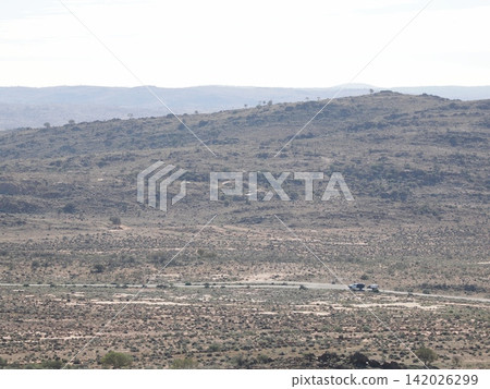 The wide-area landscape of the Silverton moorland—a record of inland topography, characterized by dry hills and scattered shrubs. The wide-area landscape of the Silverton moorland—a record of inland topography, characterized by dry hills and scattered shrubs. 142026299