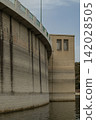 Concrete wall and control tower of Beniarres Dam by the water surface 142028505