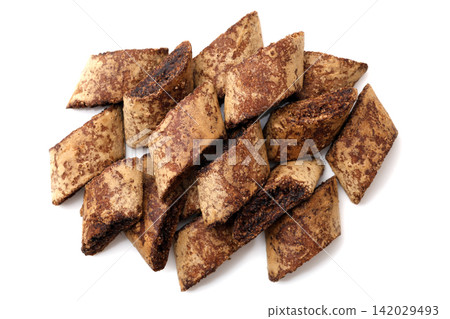 Brown sugar puffed wheat snack Brown sugar puffed wheat snack 142029493