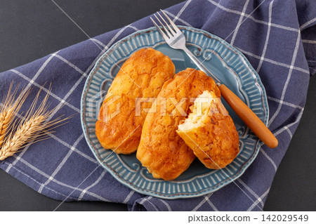 pineapple Diced Fruit Filled Sweet Bread Bun pineapple Diced Fruit Filled Sweet Bread Bun 142029549
