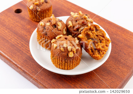 mini Longan and Red Date Sponge Cupcakes with Nuts mini Longan and Red Date Sponge Cupcakes with Nuts 142029650