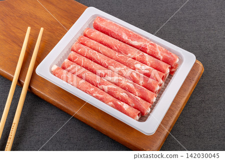 raw sliced beef rolls hotpot ingredient marbled beef meat raw sliced beef rolls hotpot ingredient marbled beef meat 142030045