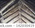 The wooden framework and rope-tied ceiling structure supporting the thatched roof of the pit dwelling. 142030419