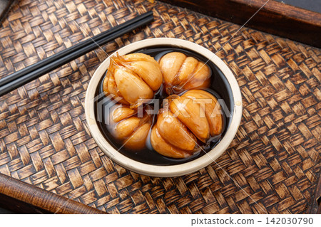 sweet and Sour Pickled Garlic Chinese Condiment Food 142030790