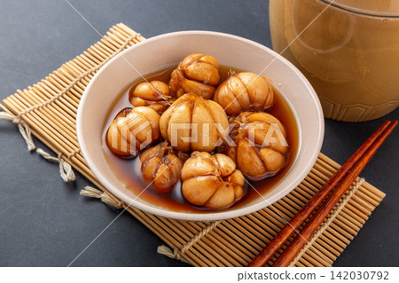 sweet and Sour Pickled Garlic Chinese Condiment Food 142030792