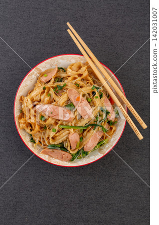 stir Fried Knife Cut Noodles with Sausage Food 142031007
