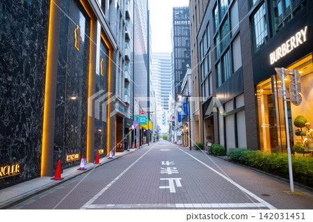 Early morning, the streets of Ginza Early morning, the streets of Ginza 142031451