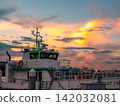 沐浴在美麗的夕陽餘暉中的橫濱港 142032081
