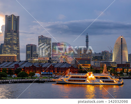 Minato Mirai at sunset as seen from Osanbashi Pier Minato Mirai at sunset as seen from Osanbashi Pier 142032098