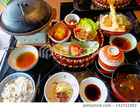 Japanese food served on Japanese tableware Japanese food served on Japanese tableware 142032802