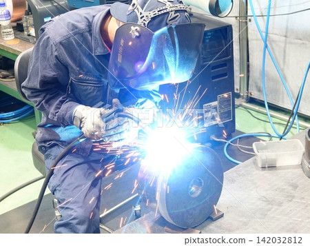 Semi-automatic welding (arc welding) 02 Semi-automatic welding (arc welding) 02 142032812