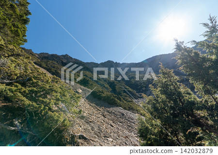 從玉山登山路線看到的風景，玉山是台灣最高峰。 142032879