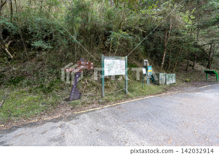 從玉山登山路線看到的風景,玉山是台灣最高峰。 從玉山登山路線看到的風景,玉山是台灣最高峰。 142032914