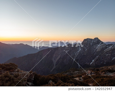 從玉山登山路線看到的風景,玉山是台灣最高峰。 從玉山登山路線看到的風景,玉山是台灣最高峰。 142032947