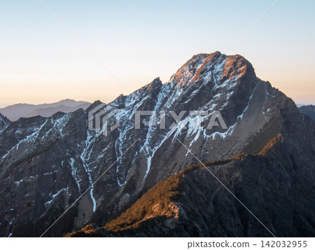 從玉山登山路線看到的風景,玉山是台灣最高峰。 從玉山登山路線看到的風景,玉山是台灣最高峰。 142032955