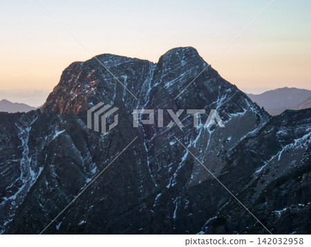 從玉山登山路線看到的風景,玉山是台灣最高峰。 從玉山登山路線看到的風景,玉山是台灣最高峰。 142032958