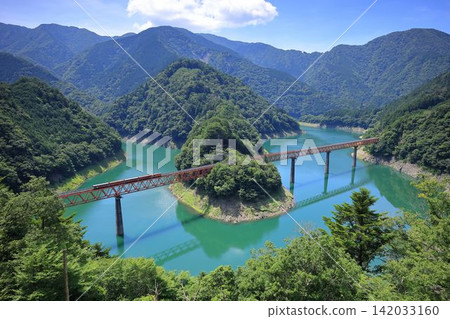 小上站出發的電車 小上站出發的電車 142033160