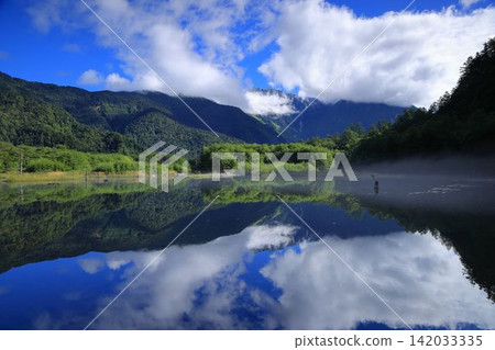 Clouds reflected in Kagami-ike pond Clouds reflected in Kagami-ike pond 142033335