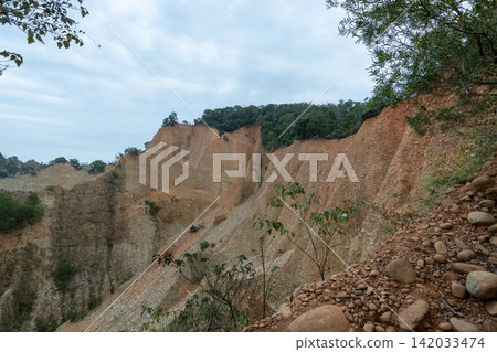 台灣第35座小山峰火岩山登山路線沿途風景。 台灣第35座小山峰火岩山登山路線沿途風景。 142033474