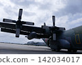 The propellers of a KC-130H parked on the tarmac. 142034017