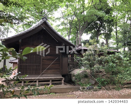 Hachioji Shrine, located in Chuo Ward, Saitama City, Saitama Prefecture, was founded during the Kamakura period and is the origin of the place name. 142034483