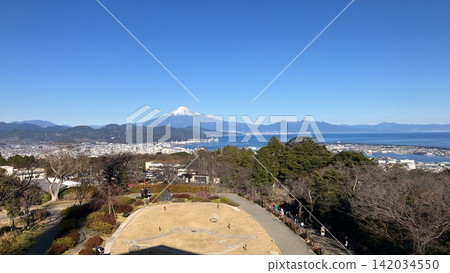 It is a famous tourist spot for both Japanese and foreigners, and is also a World Heritage Site. You can see Mount Fuji, the highest mountain in Japan, from Nihon-daira. It is a famous tourist spot for both Japanese and foreigners, and is also a World Heritage Site. You can see Mount Fuji, the highest mountain in Japan, from Nihon-daira. 142034550