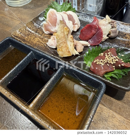 五光,一家街邊小攤:雞肉刺身 五光,一家街邊小攤:雞肉刺身 142036032