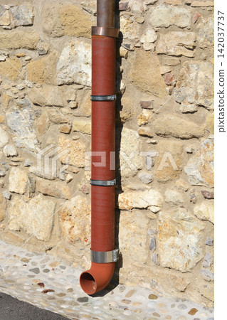 Terracotta-colored downspout Terracotta-colored downspout 142037737