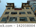 Buildings with distinctive roofs 142038004