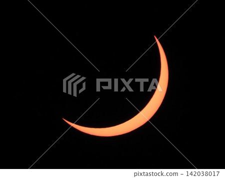 2026 年 8 月 12 日:西班牙發生日全食,緊接第三次接觸點之後。 2026 年 8 月 12 日:西班牙發生日全食,緊接第三次接觸點之後。 142038017