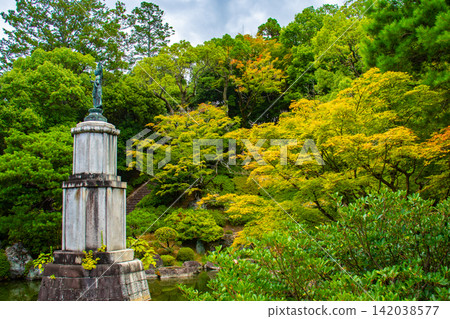 友禪庭園:在昭和時代著名的庭園中享受一段寧靜的奢華時光。 友禪庭園:在昭和時代著名的庭園中享受一段寧靜的奢華時光。 142038577