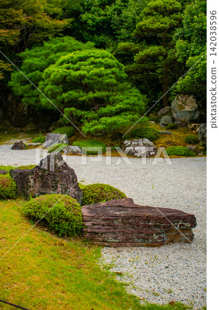 友禪庭園:在昭和時代著名的庭園中享受一段寧靜的奢華時光。 友禪庭園:在昭和時代著名的庭園中享受一段寧靜的奢華時光。 142038596