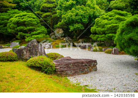 友禪庭園:在昭和時代著名的庭園中享受一段寧靜的奢華時光。 友禪庭園:在昭和時代著名的庭園中享受一段寧靜的奢華時光。 142038598