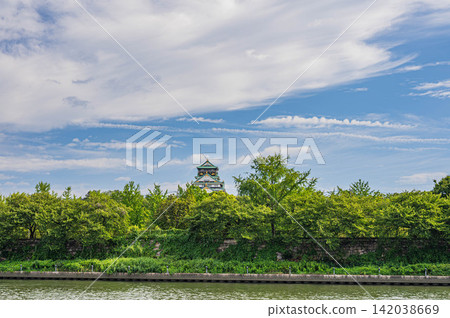 Osaka Castle Tower across the Neyagawa River Osaka Castle Tower across the Neyagawa River 142038669