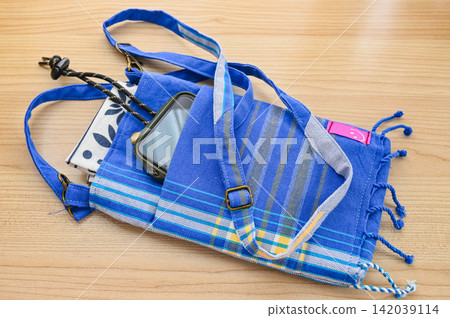 Handmade fabric smartphone shoulder bag Handmade fabric smartphone shoulder bag 142039114