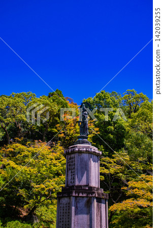 友禪庭:在陽光明媚的日子裡,漫步於昭和時代著名的友禪庭,享受一段奢華的時光。 友禪庭:在陽光明媚的日子裡,漫步於昭和時代著名的友禪庭,享受一段奢華的時光。 142039255