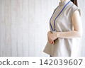 A businesswoman standing with good posture 142039607