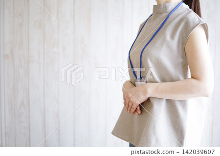 A businesswoman standing with good posture A businesswoman standing with good posture 142039607