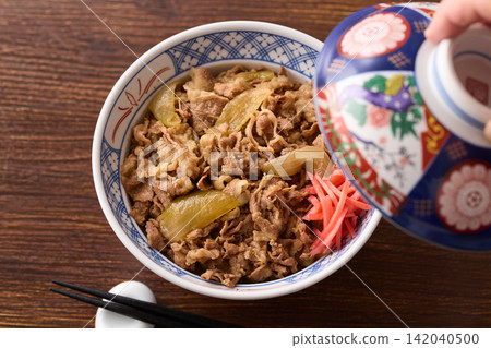 Beef bowl topped with pickled ginger Beef bowl topped with pickled ginger 142040500