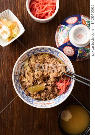 牛肉碗配上醃薑 牛肉碗配上醃薑 142040503