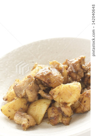 馬鈴薯雞肉咖哩炒菜 馬鈴薯雞肉咖哩炒菜 142040648
