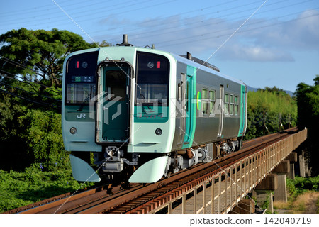 A single-car 1500 series train running on the Kotoku Line A single-car 1500 series train running on the Kotoku Line 142040719