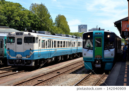A Type 1500 local train waiting to depart. A Type 1500 local train waiting to depart. 142040909