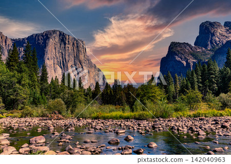 Yosemite valley, Yosemite national park Yosemite valley, Yosemite national park 142040963
