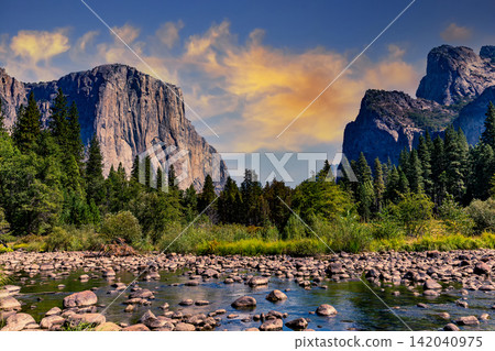 Yosemite valley, Yosemite national park Yosemite valley, Yosemite national park 142040975