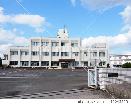 位於鹿兒島縣西之表市的種子島警察大樓。 142043233