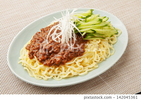 Jarger noodles Jarger noodles 142045361