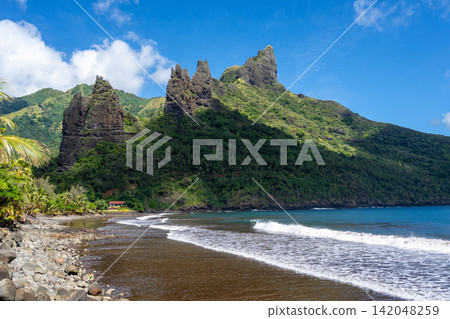 Hatiheu Bay and Beach, Nuku Hiva, French Polynesia, with lush cliffs Hatiheu Bay and Beach, Nuku Hiva, French Polynesia, with lush cliffs 142048259
