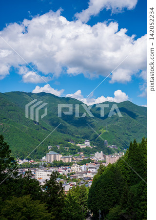 夏季下呂溫泉小鎮遠景(岐阜縣下呂市) 夏季下呂溫泉小鎮遠景(岐阜縣下呂市) 142052234